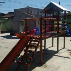 Escorregador  infantil  de madeira balanço  gira  gira Casinha de tarzan de madeira de eucalipto tratado - fone whtsaap 19992445629 (8)